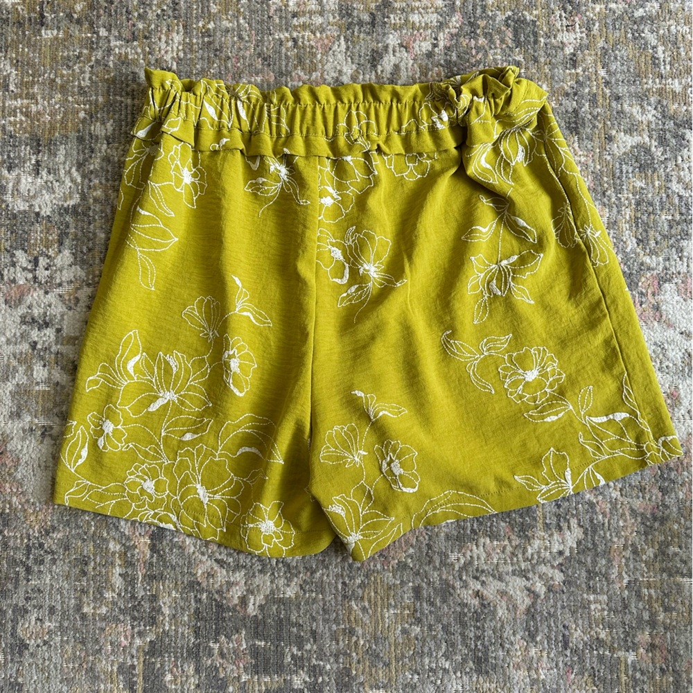 Chartreuse Floral Embroidered Ruffle High Rise Drawstring Shorts Boho Resort - Picture 4 of 5
